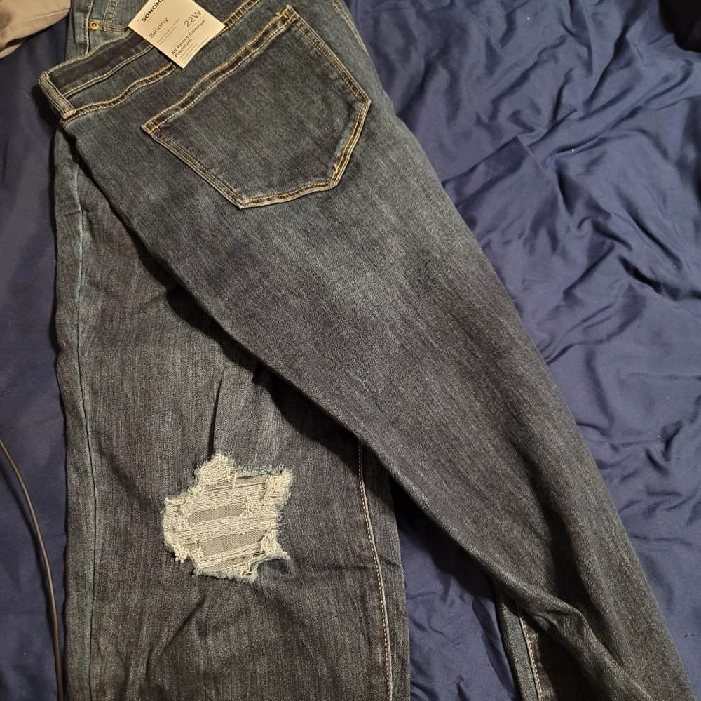 Distressed skinny jeans - Picture 3 of 6